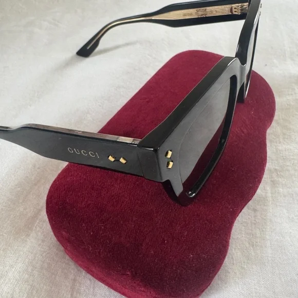 Gucci Black Sunglasses - Picture 2 of 4